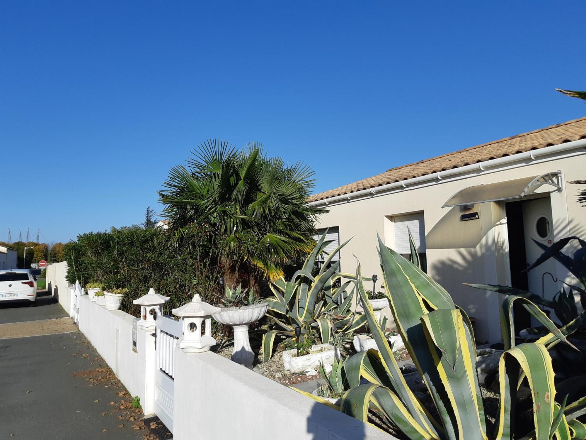 Chambre Lit Double Dans Pavillon , Chez Lilyanne Tonnay-Charente Exterior foto